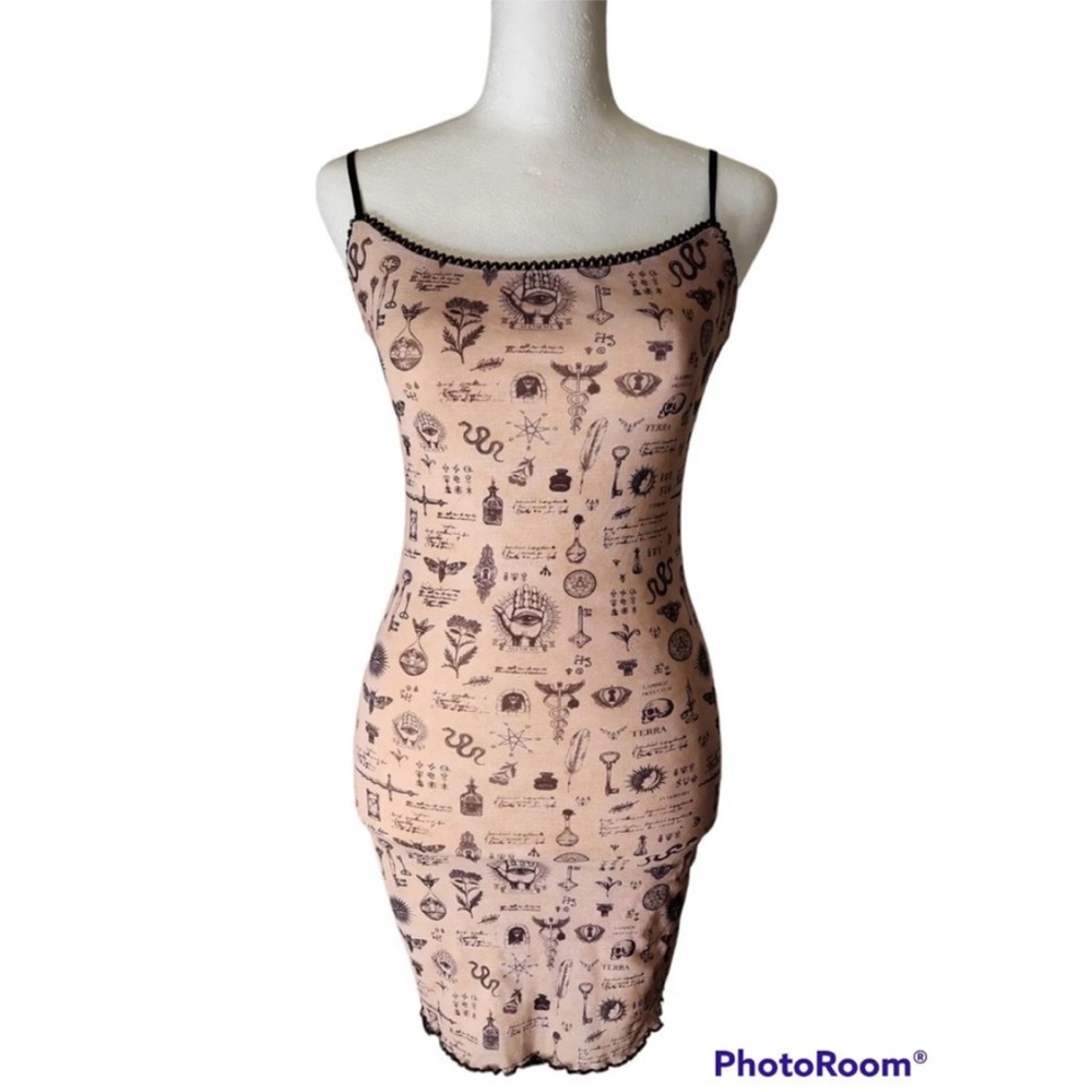 Princess Polly Mystery Mini Mesh Lined Spaghetti Strap Slip Horoscope Key Print - Picture 14 of 15